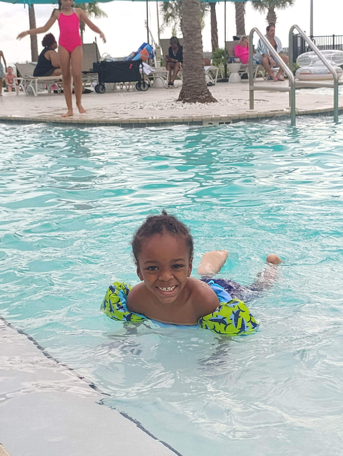 Showing my swimming skills @ the pool in Panama City.